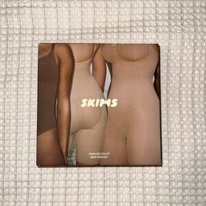 Skims Seamless Sculpt bodysuit onyx